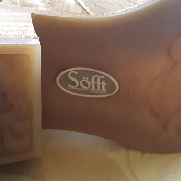 Soft ankle boots - Picture 7 of 7